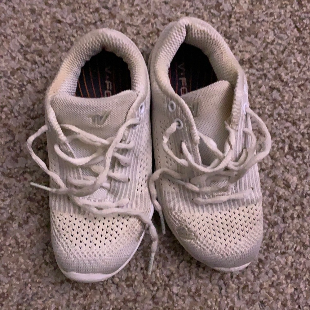 Cheer sneakers v-force varsity little girls